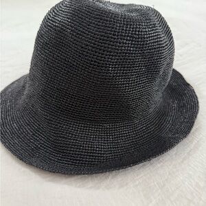ARITZIA. BRAND NEW. Sunbeam Raffia Mini-Brim Black Textured Hat